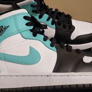 MEN Nike Jordan's MID 1 Size 10 white and teal